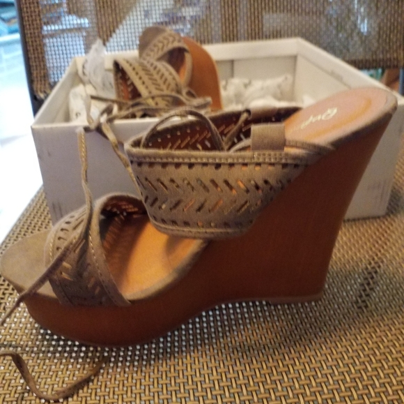 Wedge sandals - Picture 3 of 4